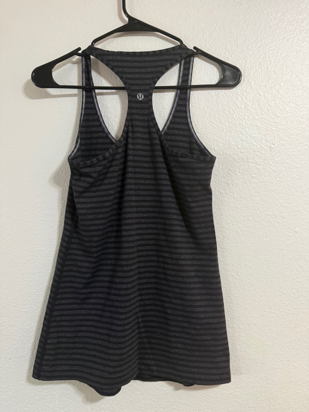 Lululemon Women Tank Top Crew Neck Striped Sleeveless Size 4 Polyester Gray - Picture 3 of 6